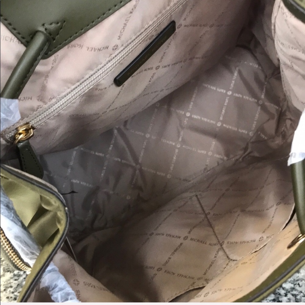 Michael Kors Nylon cargo backpack olive green - Picture 4 of 8